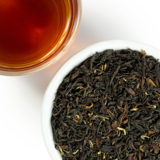 Darjeeling Oolong Liza Hill Estate tea, loose leaf and brewed.